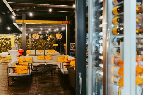 Champagne Lounge