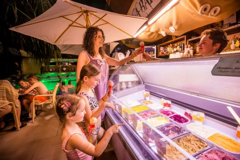 Marina Bar
